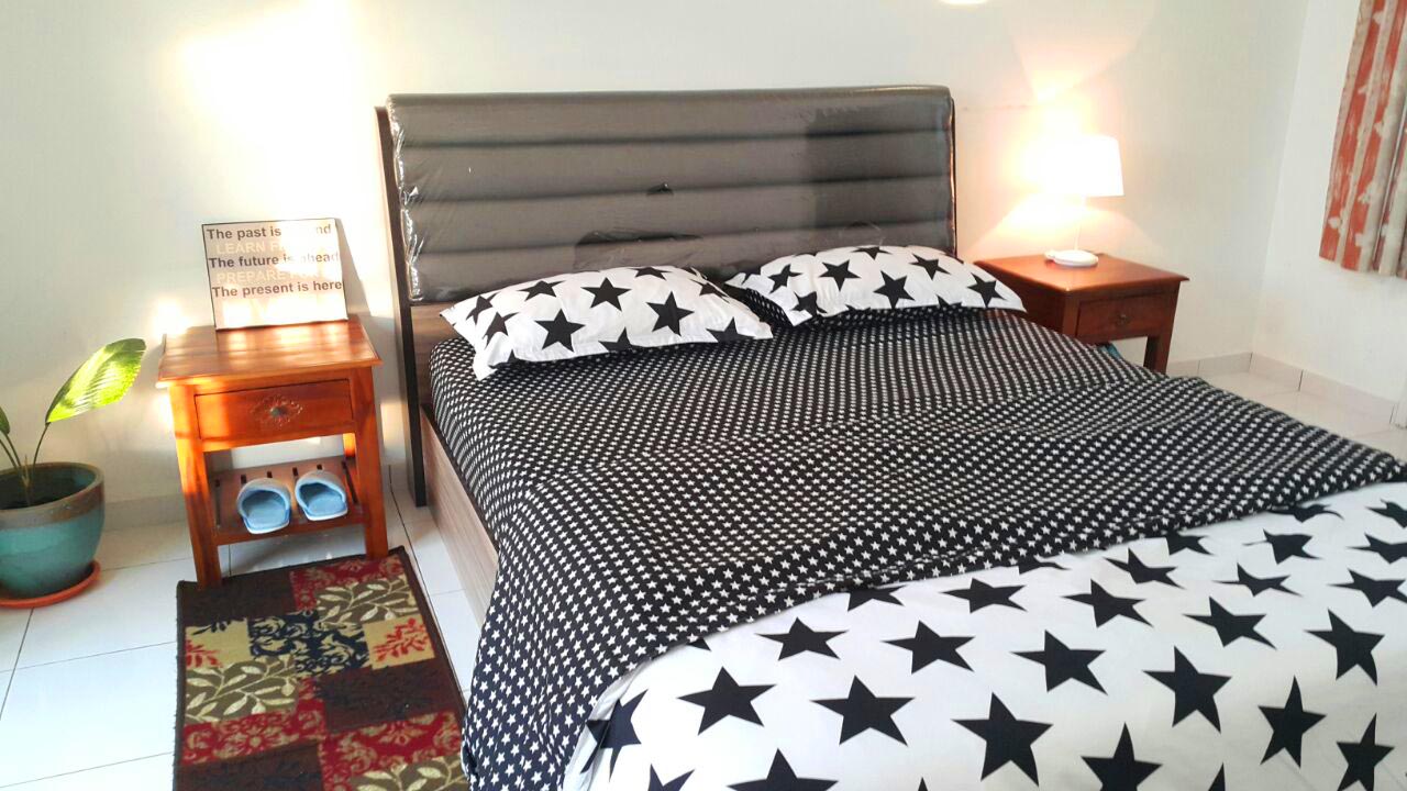 Master Bedroom With Air-well 10