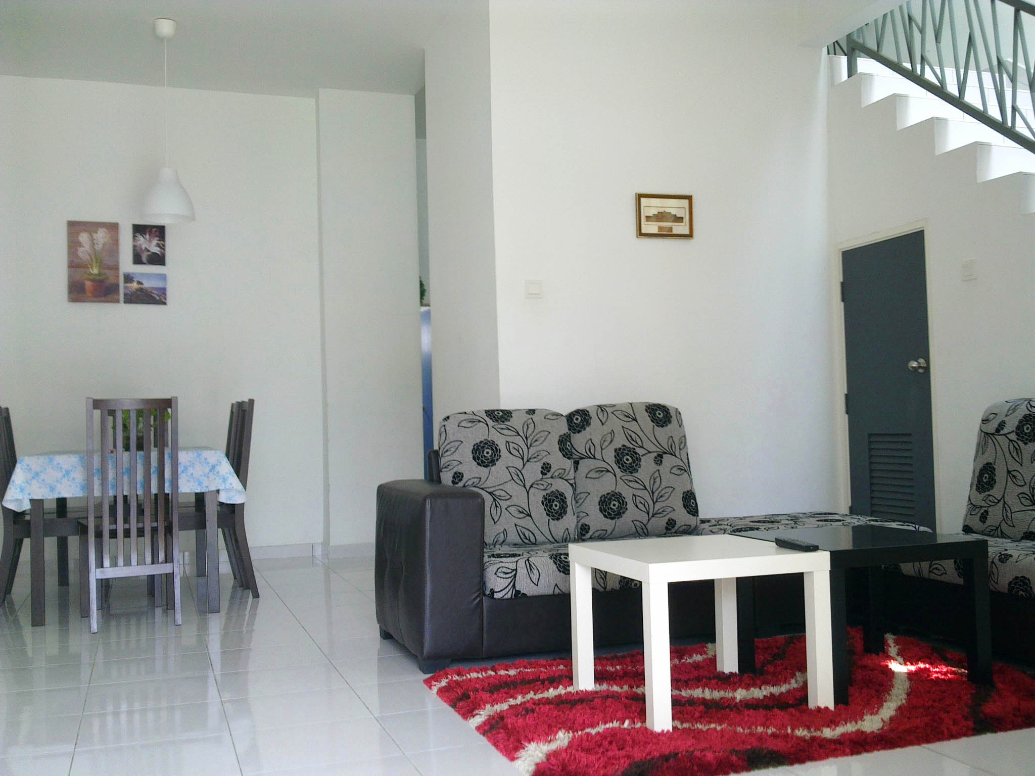 Spacious Living Room, Sofas,Lack Coffee Table,32inches TV and Dining Table for 6 11