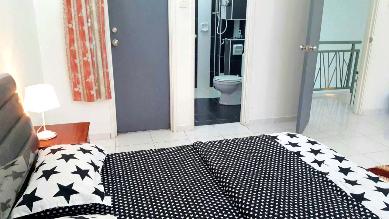 Master bedroom:Different angle 8